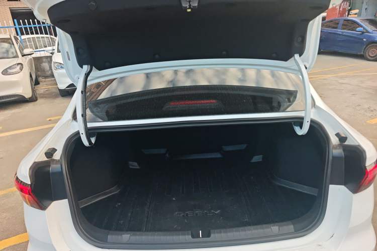 Used Geely Auto Emgrand 2025 4th Generation 1.5L CVT Flagship Version
