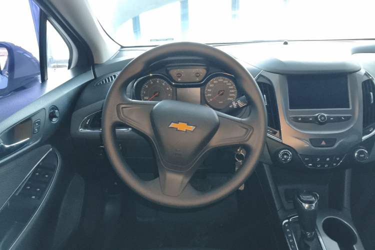 Used Chevrolet Cruze 2017 1.5L Automatic Pioneer Sunroof Edition
