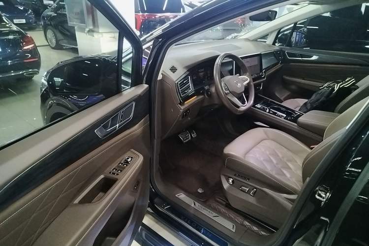 Used Volkswagen Viloran 2023 380TSI Prestige Edition