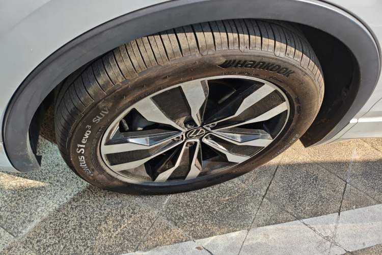 Used Volkswagen Tiguan L 2023 330TSI Automatic Two-Wheel Drive R-Line Enjoyment Edition
