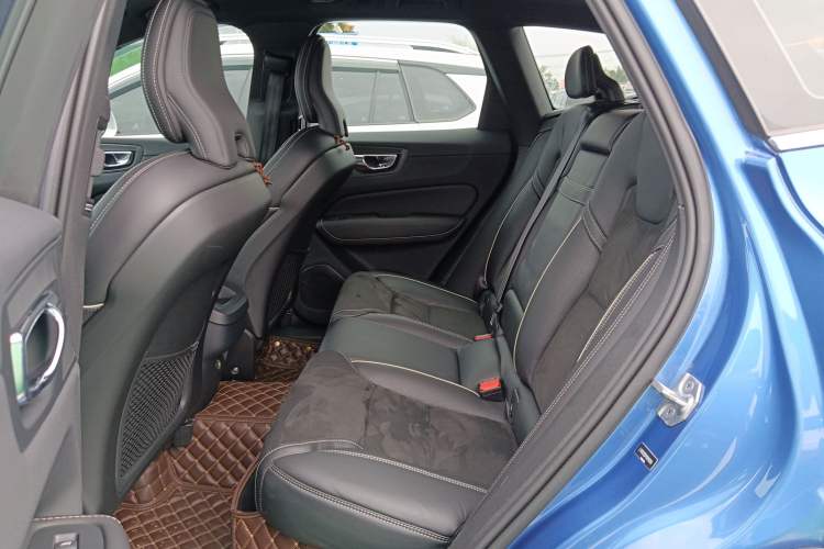 Used Volvo XC60 2019 T5 4x4 Smart & Dynamic Sport Edition China VI Standard
