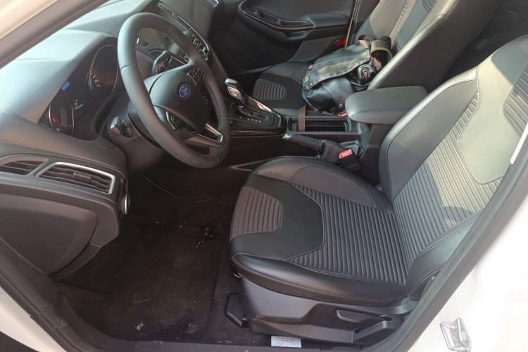 Used Ford Focus 2018 Hatchback Classic 1.6L Automatic Trendy SmartDrive Edition