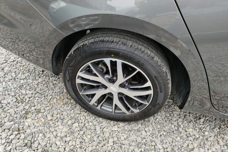 Used Geely Auto Emgrand 2025 4th Generation 1.5L Manual – Dragon Edition
