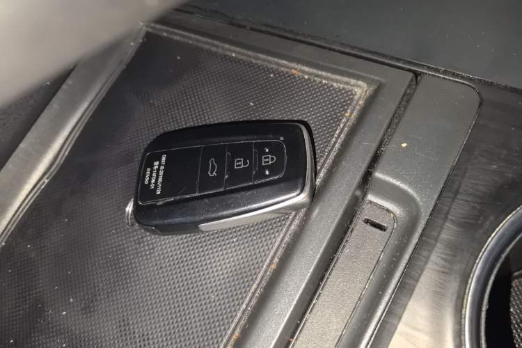 Used Toyota Camry 2021 2.0G Luxury Edition
