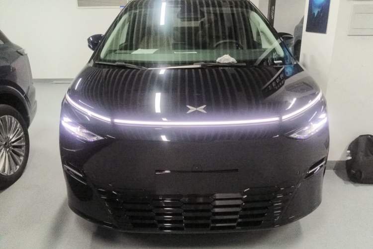 Used XPeng X9 2025 740 Ultra-Long Range Max
