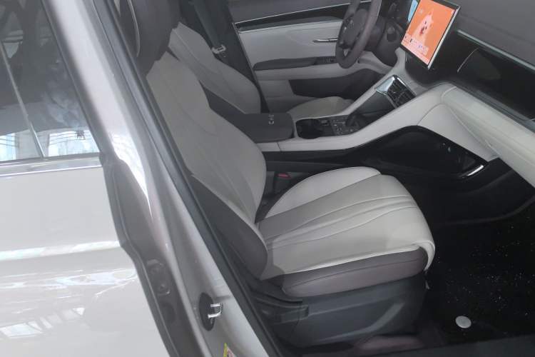 Used BYD Song PLUS New Energy 2025 EV 520km Luxury Version
