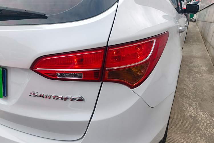 Used Hyundai Santa Fe 2013 2.4L Automatic Two-Wheel Drive Smart Version
