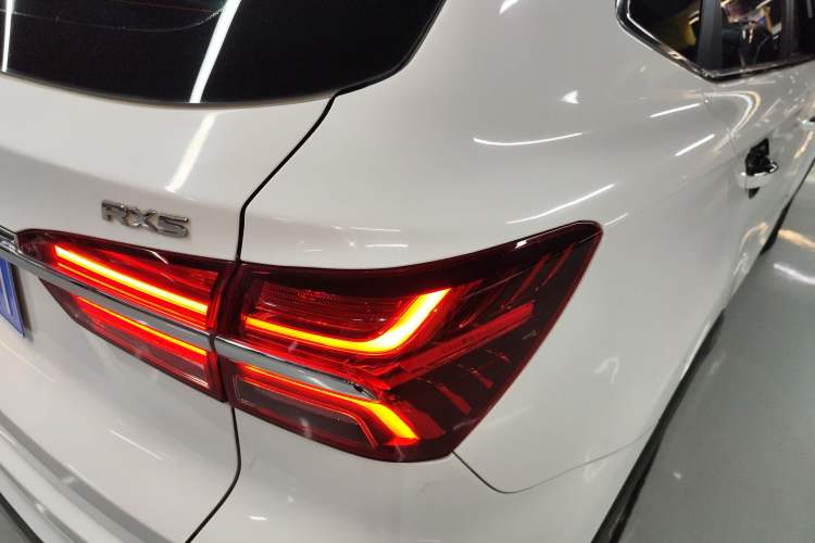 Used Roewe RX5 2018 20T Two-Wheel Drive Automatic Internet Smart Edition
