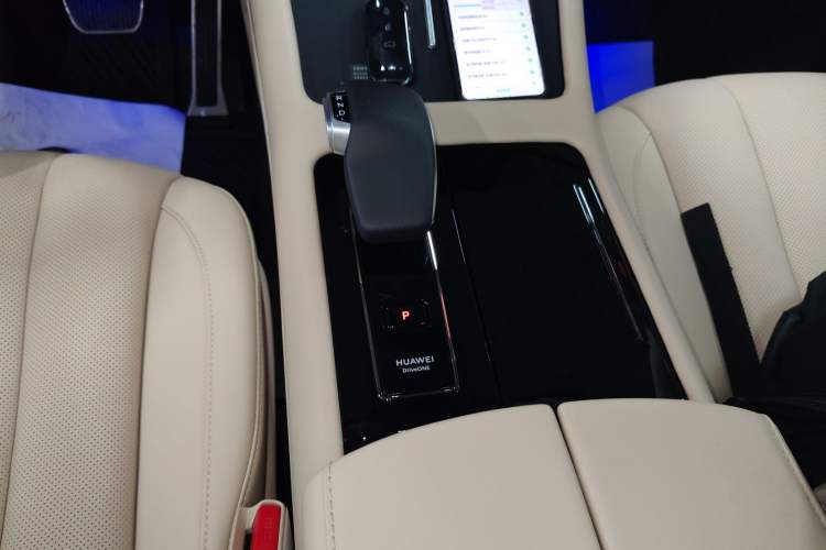 Used Hima AITO M7 2024 1.5T Intelligent Driving Rear-Drive Pro Version 6 Seats
