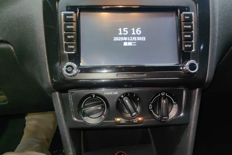 Used Volkswagen Polo 2016 1.6L Automatic Comfort Model
