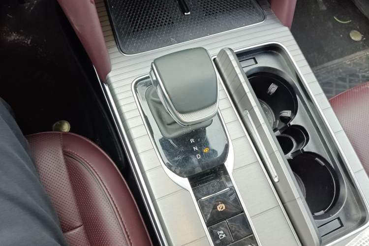 Used Hongqi HS7 PHEV 2024 2.0T PHEV Four-Wheel Drive Flagship Edition 6 Seats
