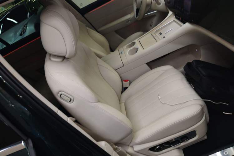 Used Hima AITO M8 2025 Extended-Range Max+ Version 53.4 kWh 5-Seater Edition
