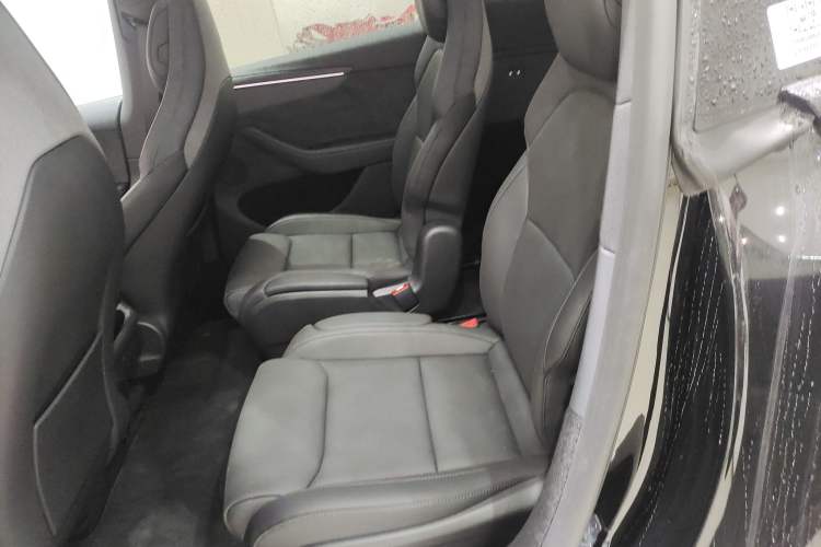 Used Tesla Model Y L 2025 Long-Range All-Wheel-Drive Version