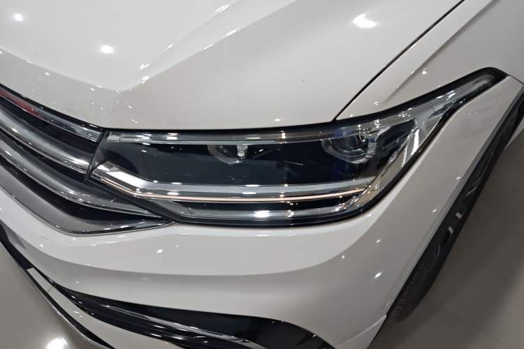 Used Volkswagen Tiguan L 2024 Outstanding Model 330TSI Automatic Two-Wheel Drive R-Line Dragon Glory Edition