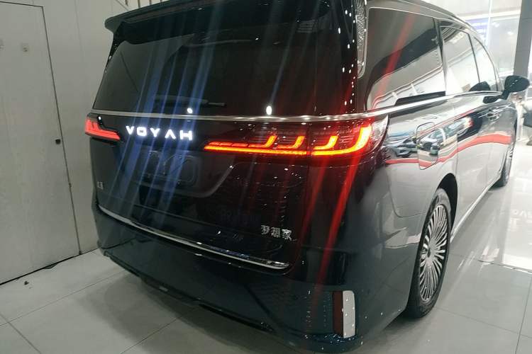 Used VOYAH Dream 2025 PHEV Four-Wheel Drive Prestige Kunpeng Edition
