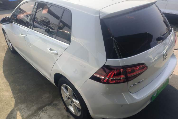 Used Volkswagen Golf 2017 1.6L Automatic Comfort Million-Vehicle Anniversary Edition
