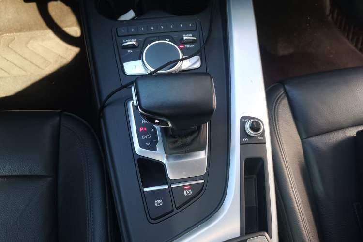 Used Audi A4L 2018 30th Anniversary Edition 40 TFSI Fashion Model
