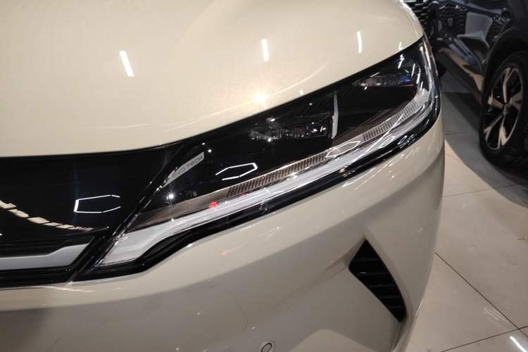 Used BYD Yuan UP 2025 Intelligent Driving Version 401 km Beyond-Range Edition