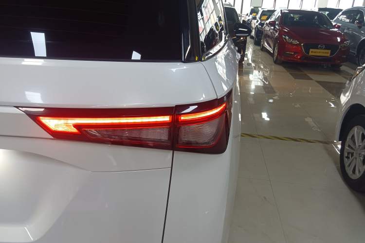 Used Wuling Jiachen 2022 1.5L Manual Comfort Edition