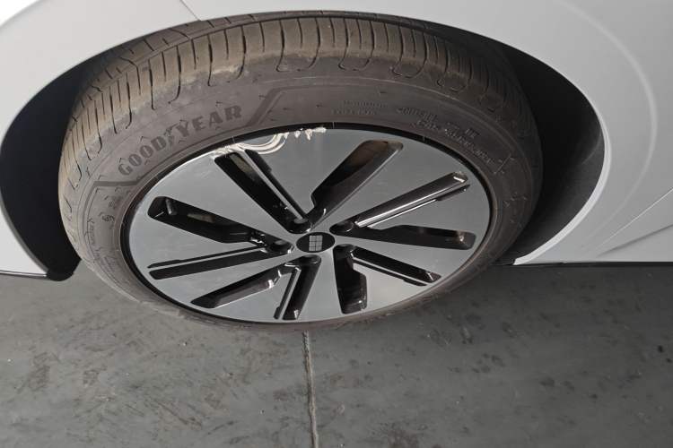 Used  E8 2024 665 km Range Rear-Drive Starship Long-Range Version
