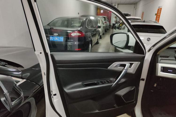 Used Geely Auto Emgrand X7 Sport 2018 1.8TD Automatic Two-Wheel Drive Smart 4G Connected Version