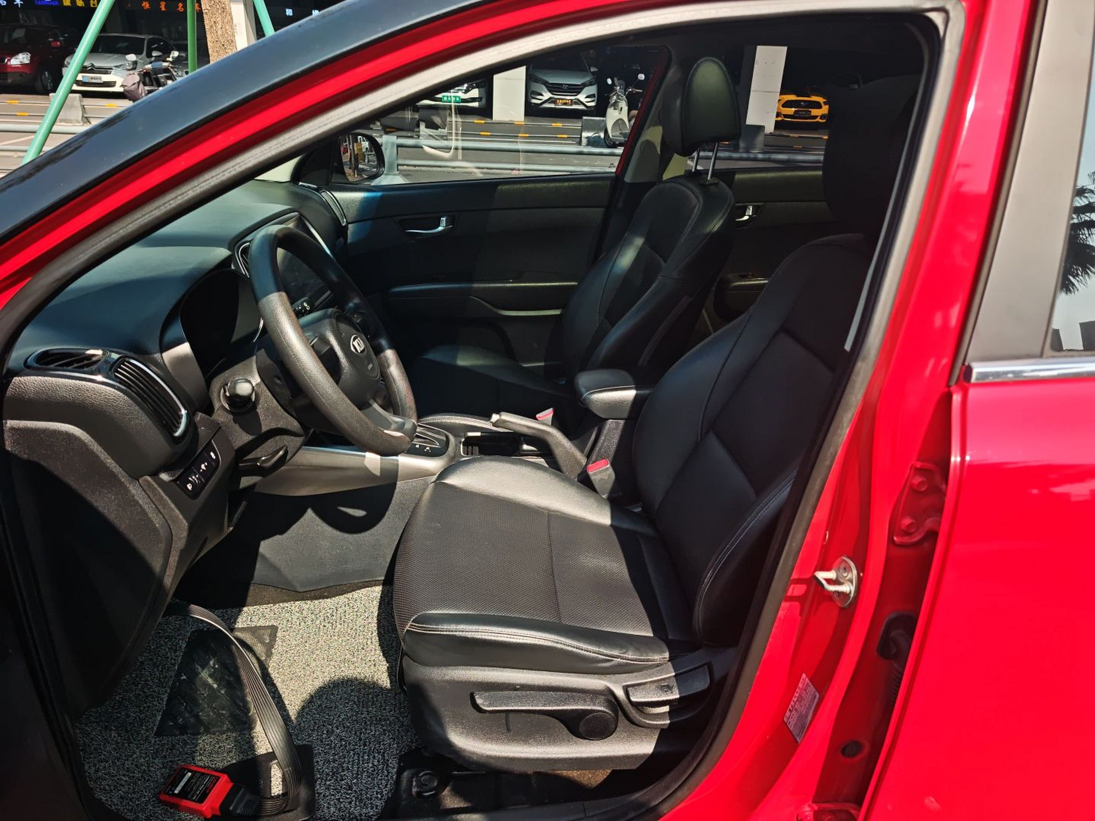 المقاعد الأمامية داخل السيارة