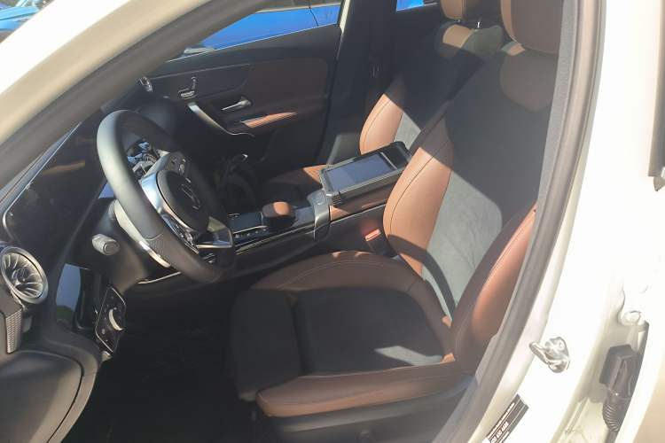 Used Mercedes-Benz A-Class 2022 Second Facelift A 200 L Sport Sedan Fashion Version
