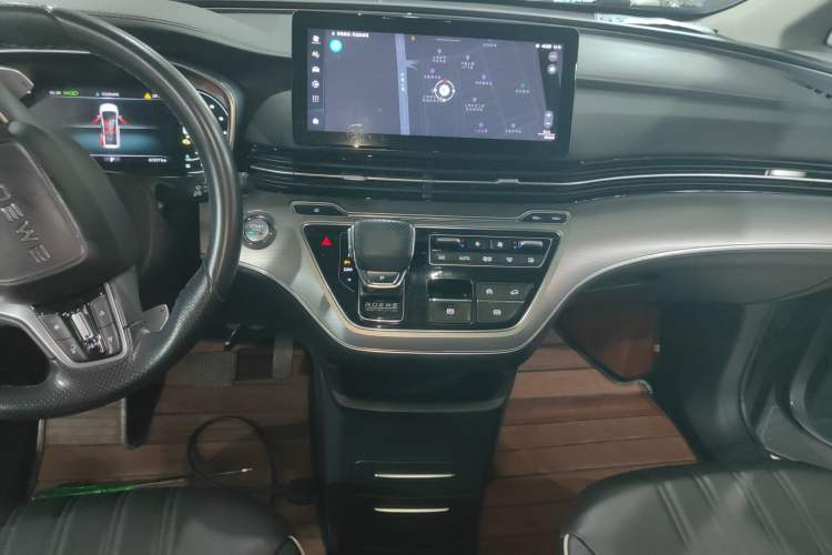 Used Roewe iMAX8 2021 400TGI Supreme Series Lu Zun Edition
