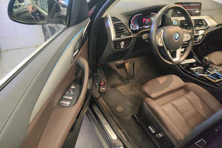 Used BMW iX3 2021 Updated Leading Edition
