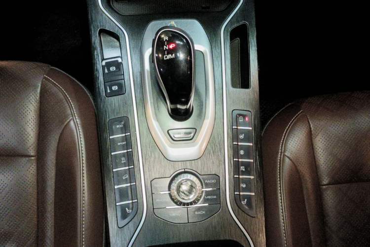 Used Wey VV6 2018 2.0T Two-Wheel Drive Flagship Version China V Standard
