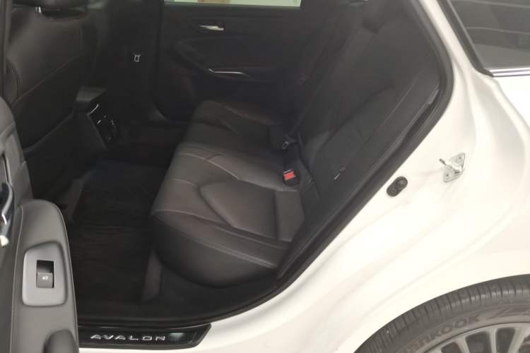 Used Toyota Avalon 2023 2.0L XLE Deluxe Edition
