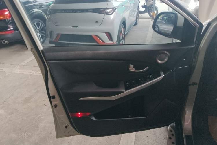 Used SsangYong Korando 2014 2.0L Gasoline Two-Wheel Drive Automatic Elite Navigation Edition
