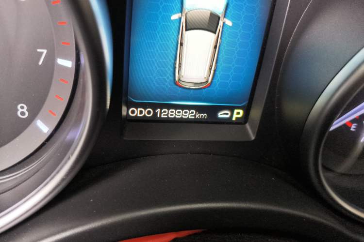 Used Haval H8 2015 2.0T two-wheel drive Comfort trim level
