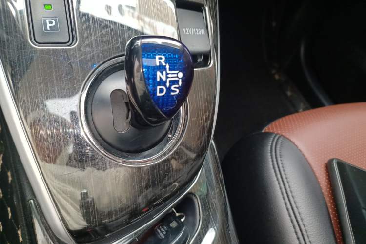 Used Toyota Levin 2017 Revised Dual-Engine 1.8H GS E-CVT Elite Sunroof Version China V Standard