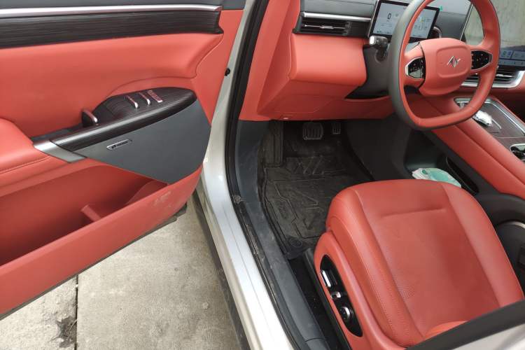 Used  eπ008 2024 636Max All-Electric Version 6 Seats
