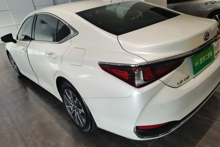 Used Lexus ES 2023 200 Excellence Edition
