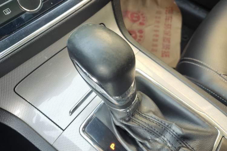 Used Roewe RX5 2019 20T Two-Wheel Drive Automatic Ali Smart Connectivity Platinum Edition
