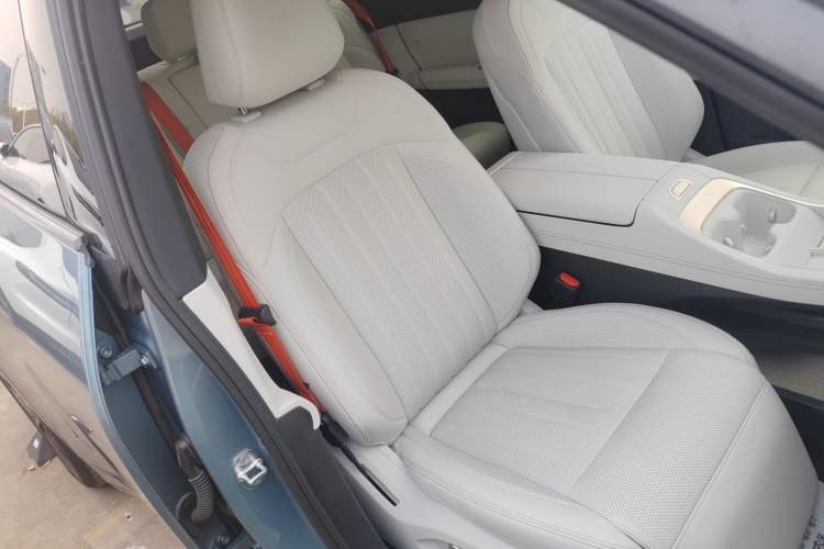 Used ONVO L60 2024 60 kWh All-Wheel Drive