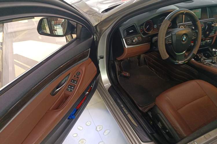 Used BMW 5 Series 2017 525Li Leading Model
