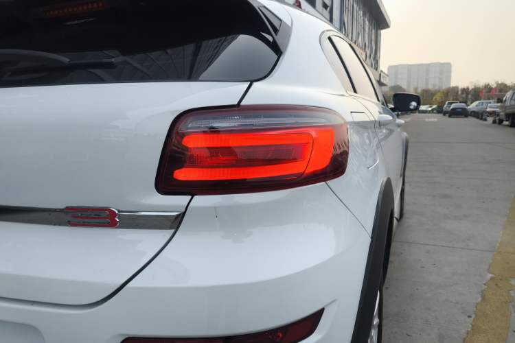 Used Qoros 3 2016 Urban SUV 1.6T Automatic Zhiyue Model
