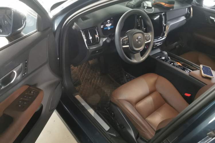 Used Volvo S60 2024 B4 Zhiyi Luxury Edition