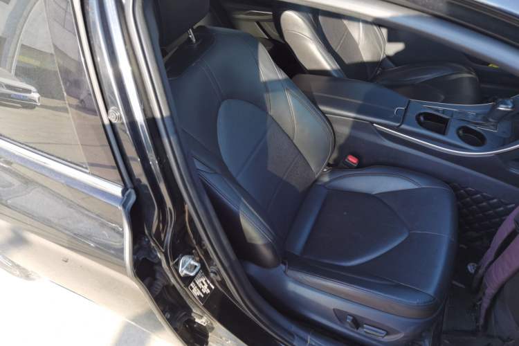 Used Toyota Avalon 2019 2.0L XLE Premium Edition China VI
