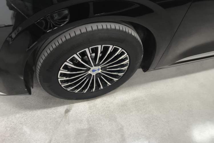 Used Denza D9 2024 DM-i 980 Four-Wheel Drive Prestige Model
