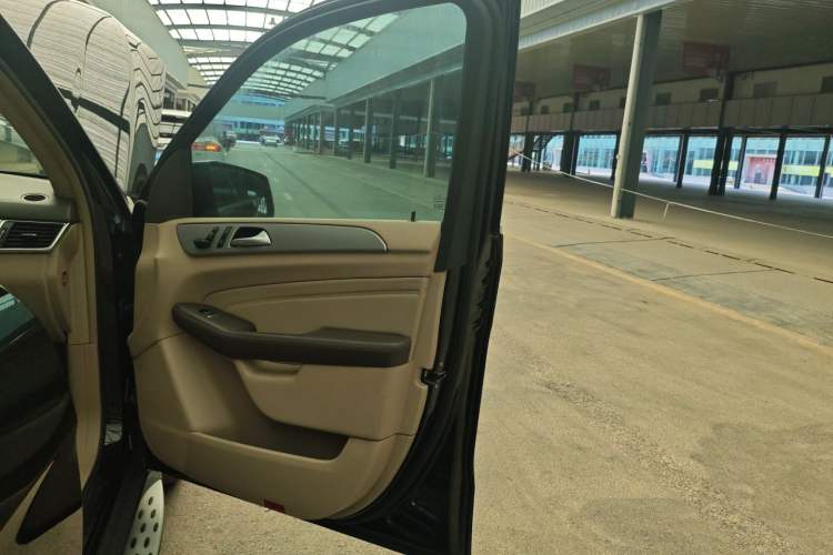 Used Mercedes-Benz M-Class 2014 ML 320 4MATIC