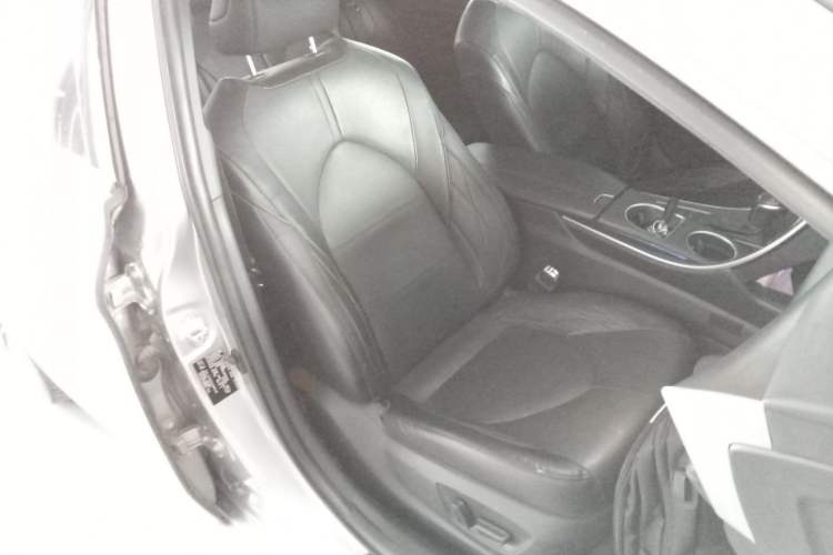 Used Toyota Avalon 2019 2.5L Touring Premium Version China VI Standard
