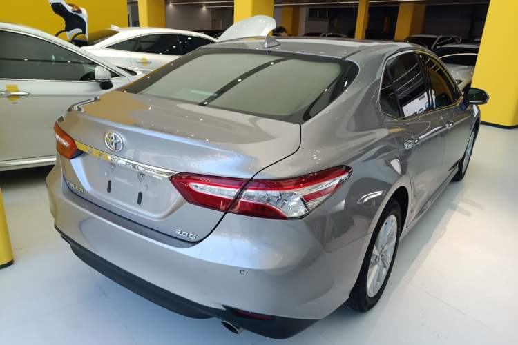 Used Toyota Camry 2021 2.0G Luxury Edition
