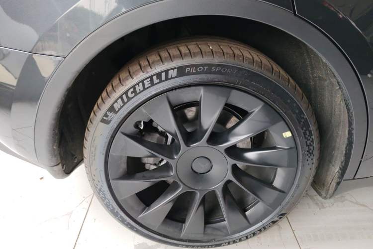 Used Tesla Model Y 2024 Long-Range All-Wheel-Drive Version