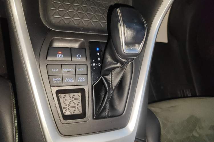 Used Toyota RAV4 2022 2.0L CVT 4x4 Style Plus Edition
