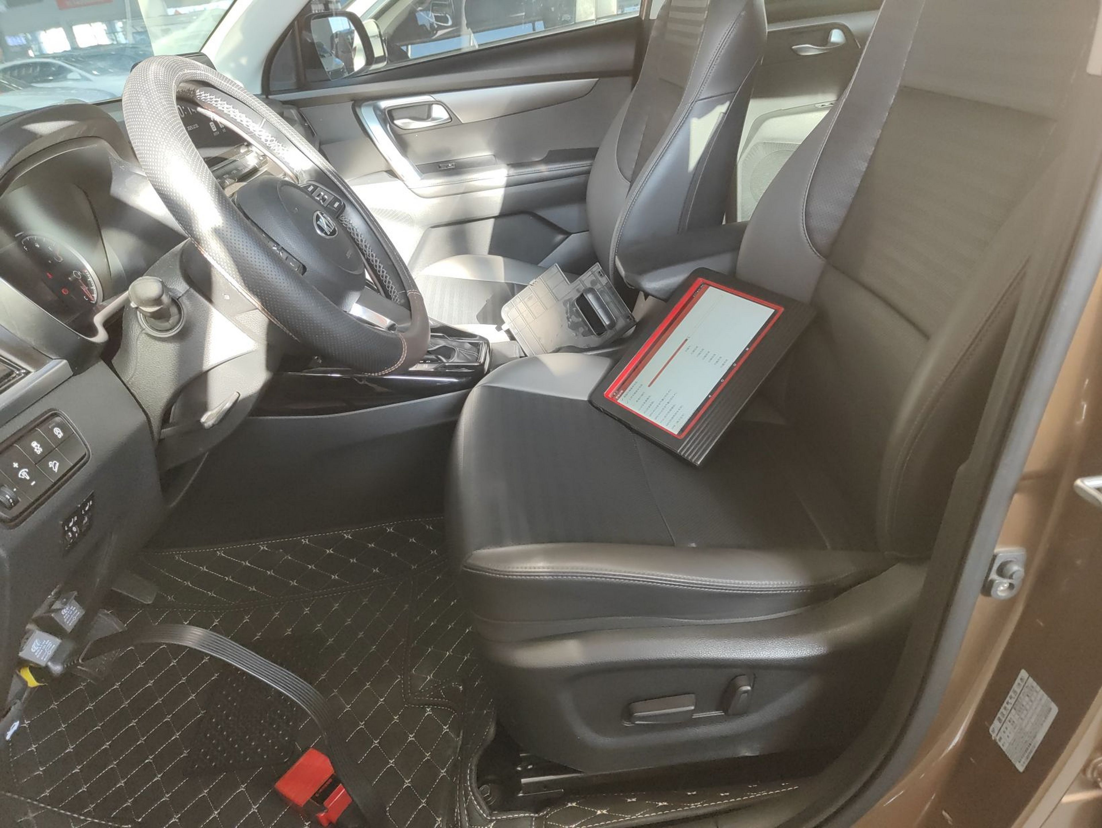 Переднее сиденье в автомобиле