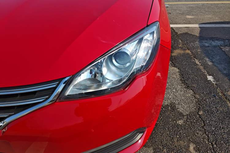 Used Roewe 360 2015 1.5L manual luxury edition
